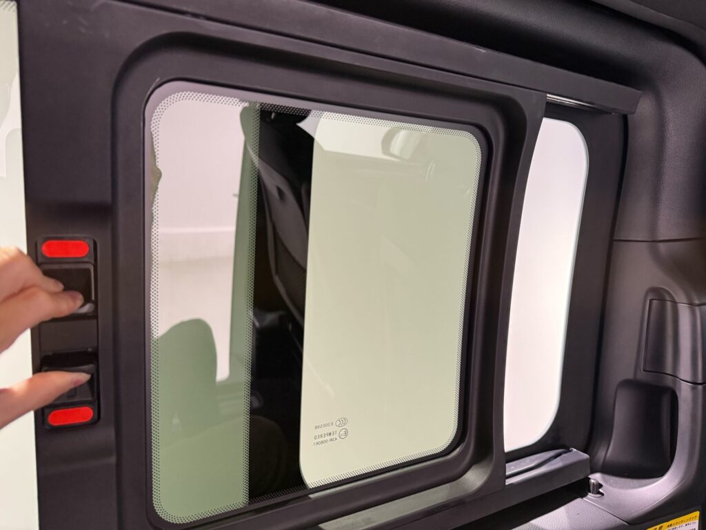 Vクラス,2列目窓交換,V220d,W447,新型V,Vクラス窓交換