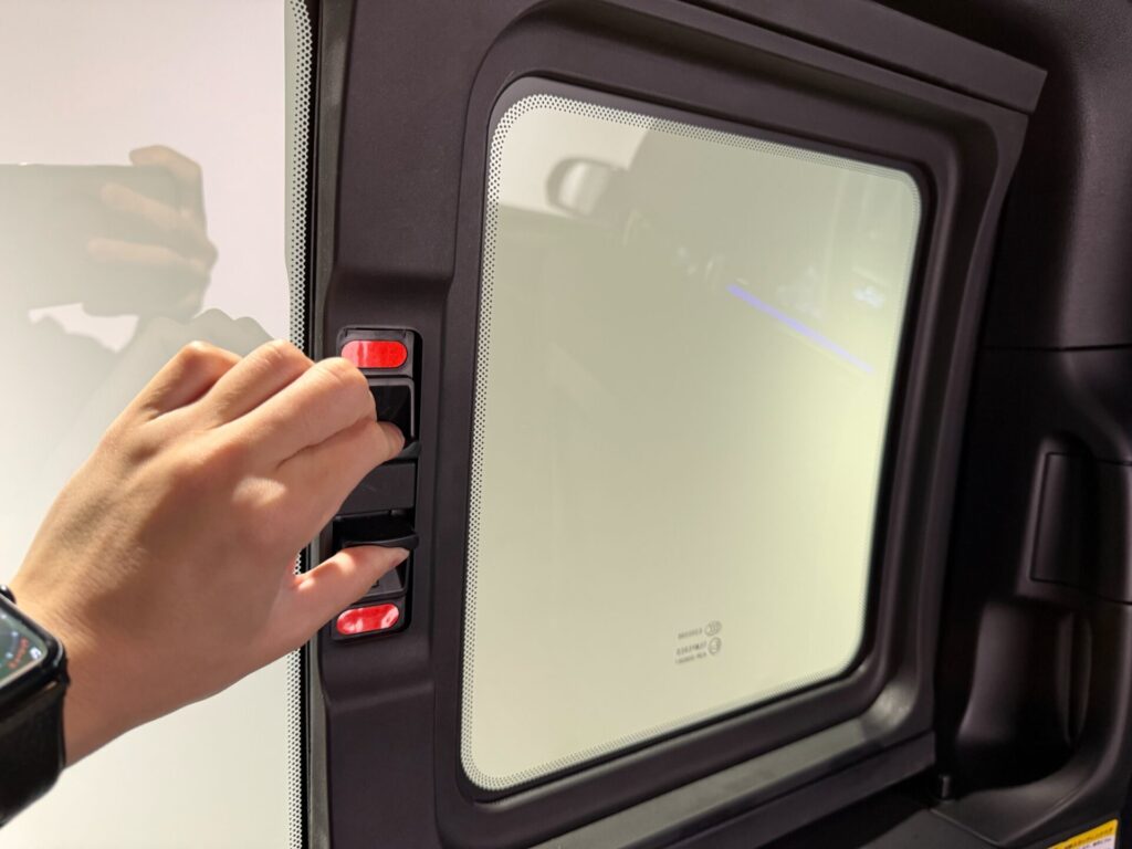 Vクラス,2列目窓交換,V220d,W447,新型V,Vクラス窓交換